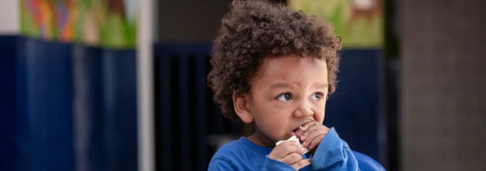 Niño comiendo